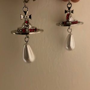 VIVENNE WESTWOOD INSPIRED RED AND GREEN PEARL DANGLE EARINGS